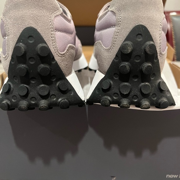 BNWT New Balance 327. Size 10.5. TARRIF FREE - Picture 3 of 7